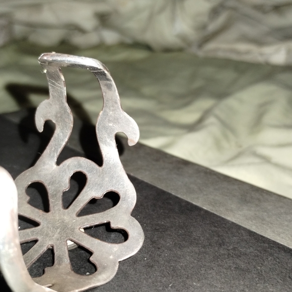 Authentic Sandcast Navajo cuff with genuine turquoise! Vintage/Antique - Picture 9 of 14